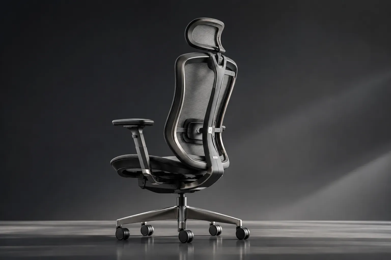 Poltrona ergonomica con schienale in rete e regolazione lombare