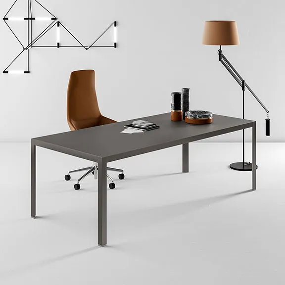 Scrivania direzionale con sedia in pelle cognac